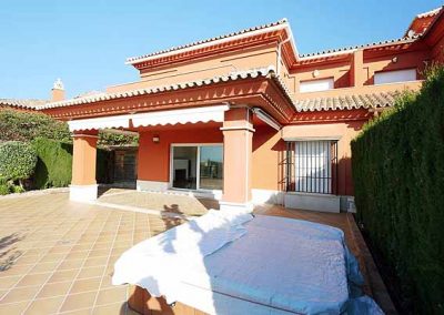 Frontline golf house in Santa Clara Golf