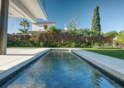 Beachside villa for sale in cabopino