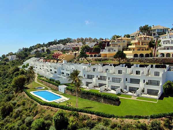 New townhouses for sale in La Mairena Marbella