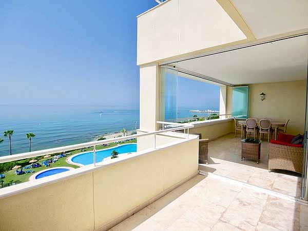 4 bedroom Penthouse for sale in Puerto Cabopino with private pool