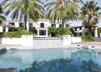 luxury beachside villa for sale in Guadalmina