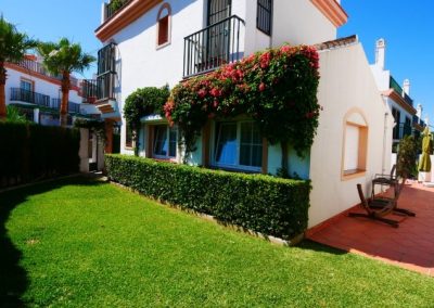 link to page with details of a villa in cabopino for sale