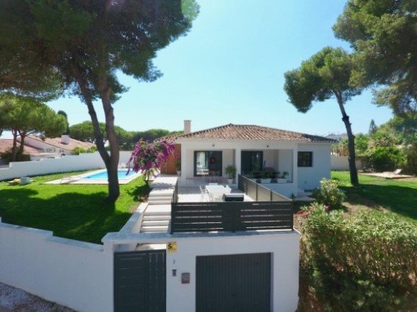 Villa for sale in calahonda